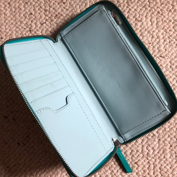 !!!SALE!!! Fossil Whale Wallet - Picture 3 of 4